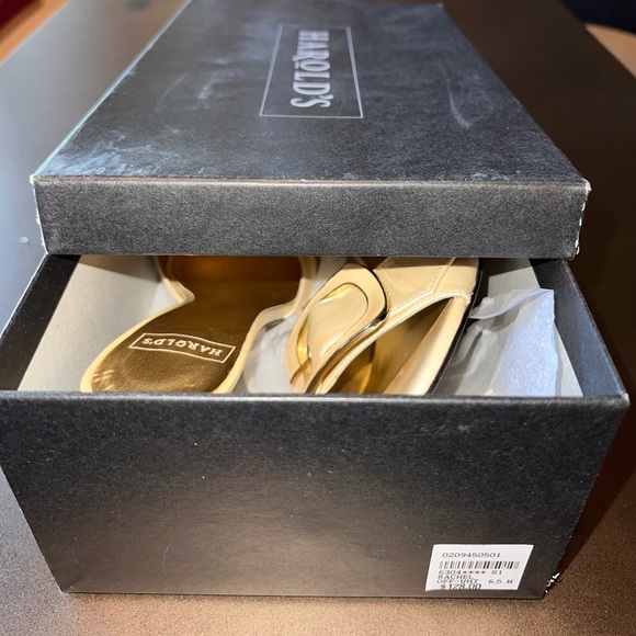 Harold’s 6.5 Gold Heel Slip-On Heels - Picture 11 of 13